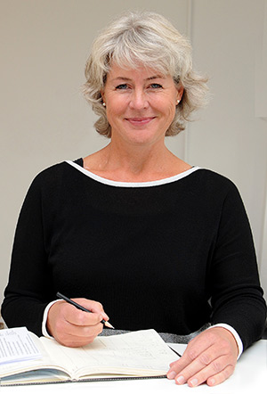 Dr. Angelique Mundt